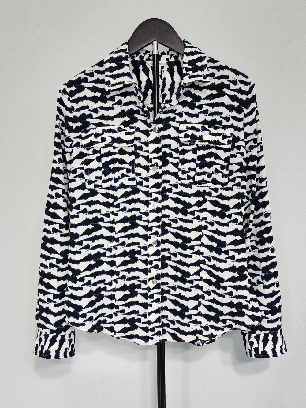 Chic Calvin Klien Navy and White Abstract Wave Long-Sleeve Button-Down Size SP